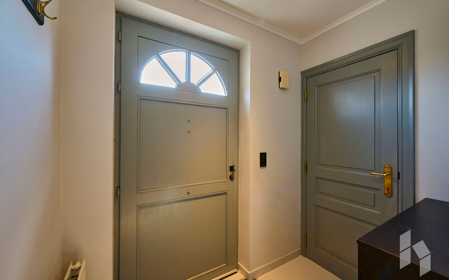 TROEVEN
- Instapklare woning
- Houtkachel living
- EPC Label C
- CV ketel Vaillant 2023
- Asbestveilig
- Omheinde tuin op zuidwesten 
- Rustige ligging in doodlopende straat
- Uitbreidingsvergunning met plan