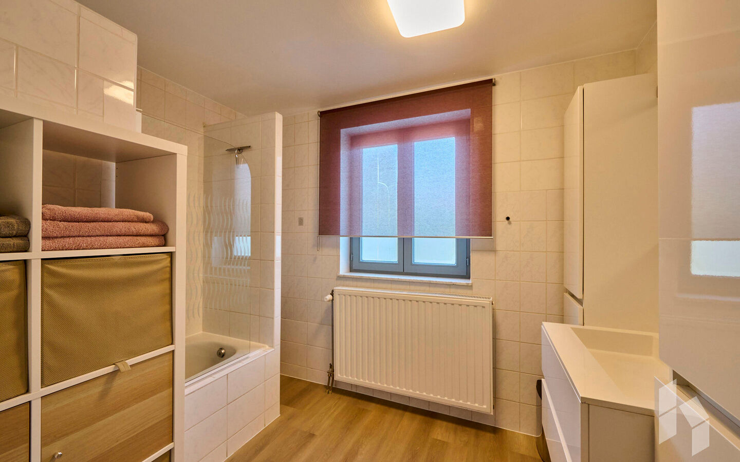 TROEVEN
- Instapklare woning
- Houtkachel living
- EPC Label C
- CV ketel Vaillant 2023
- Asbestveilig
- Omheinde tuin op zuidwesten 
- Rustige ligging in doodlopende straat
- Uitbreidingsvergunning met plan