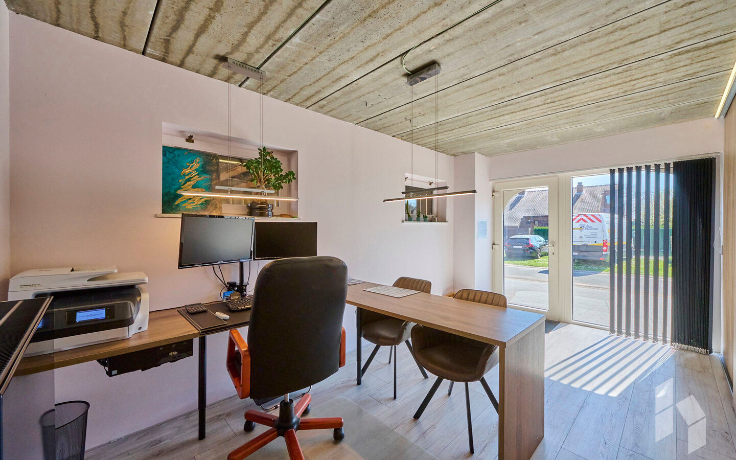 TROEVEN
- Instapklare woning
- Houtkachel living
- EPC Label C
- CV ketel Vaillant 2023
- Asbestveilig
- Omheinde tuin op zuidwesten 
- Rustige ligging in doodlopende straat
- Uitbreidingsvergunning met plan