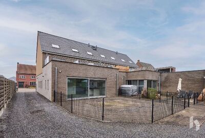 Gelijkvloerse verdieping te koop in Maaseik
